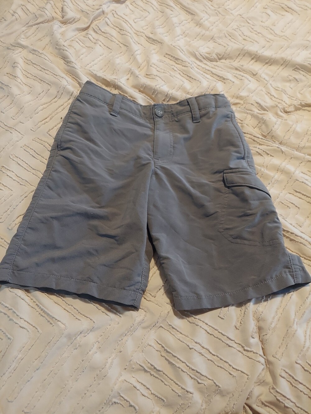 Under Armour Boys Medium YSM Gray Cargo Shorts Adjustable Waist Hiking Golf